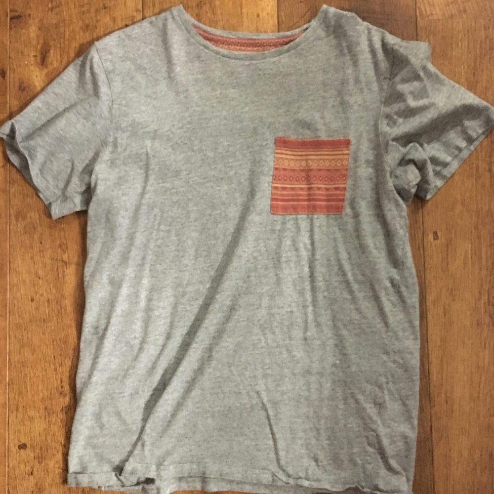 On the Byas men’s T-shirt (3 pictures)
